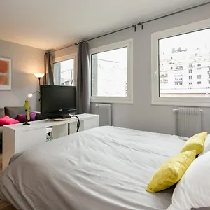 Nicely Decorated Modern Studio Near The Eiffel Tower - - Welkeys Apartment Paris